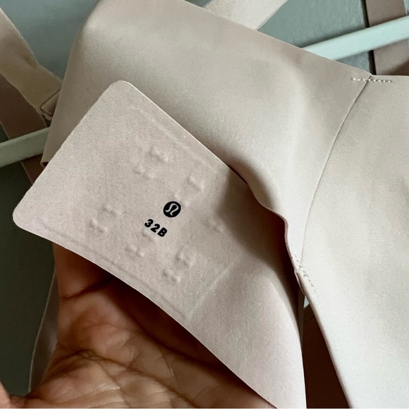 Lululemon Nude Hold True Bra Size 32B - Picture 4 of 8